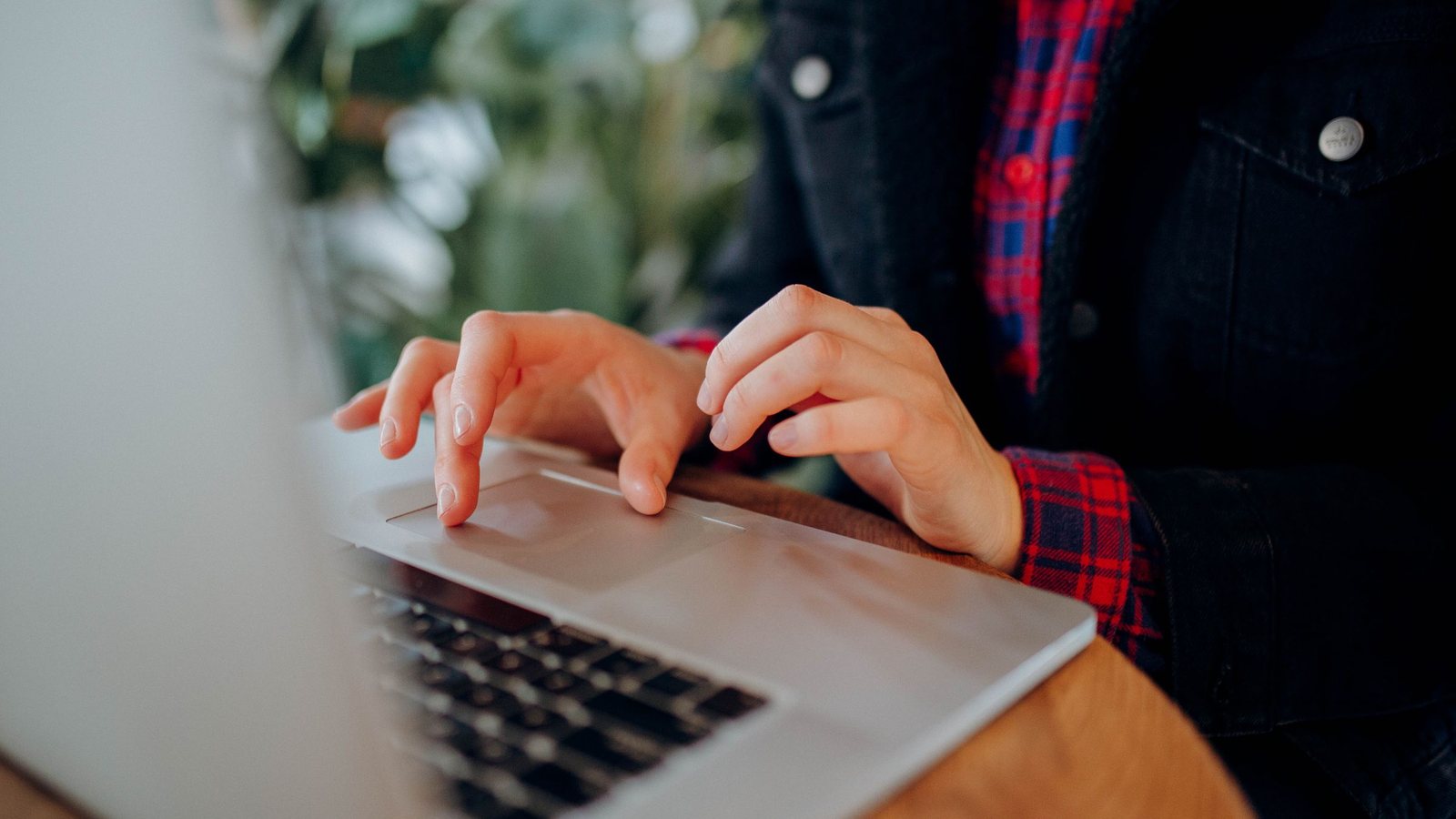 Checklist para elegir AI Office: Procesos de correo y reuniones